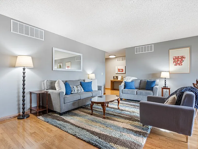 37 Churchill Dr — Photo 16