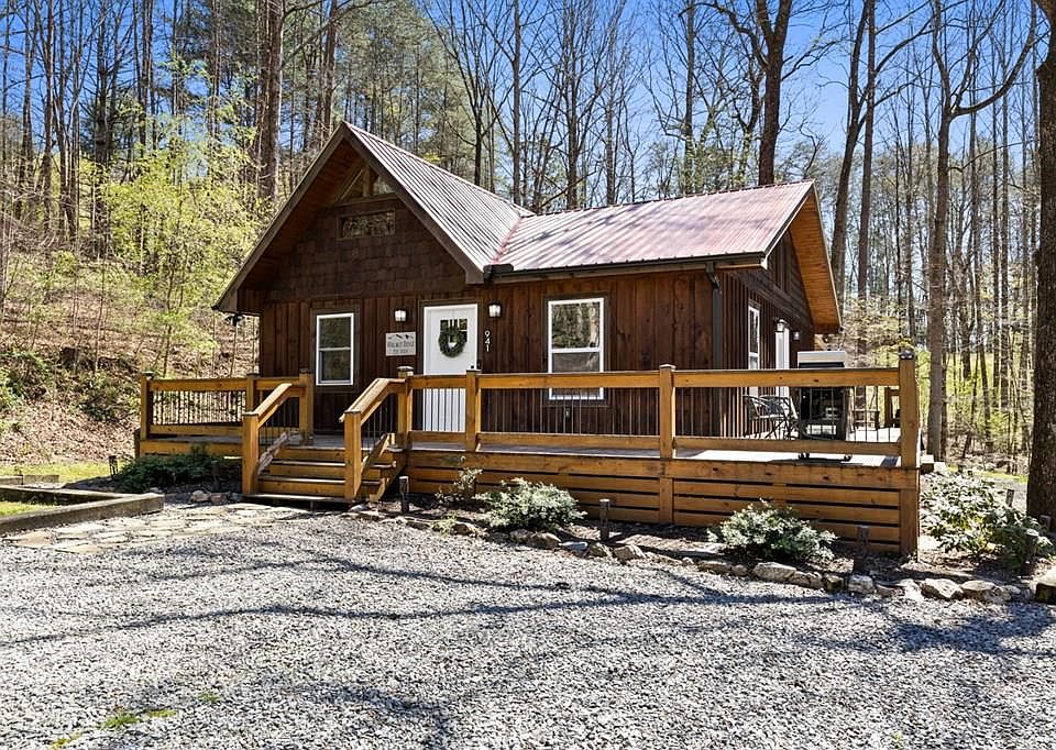 1st image of 941 Hidden Valley Dr