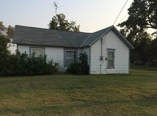 906 4th St, Naponee, NE 68960