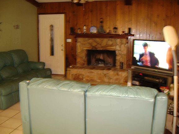 Fireplace - really cozy during those romantic nights