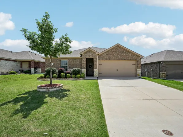 904 Alton Dr, Aubrey, TX 76227