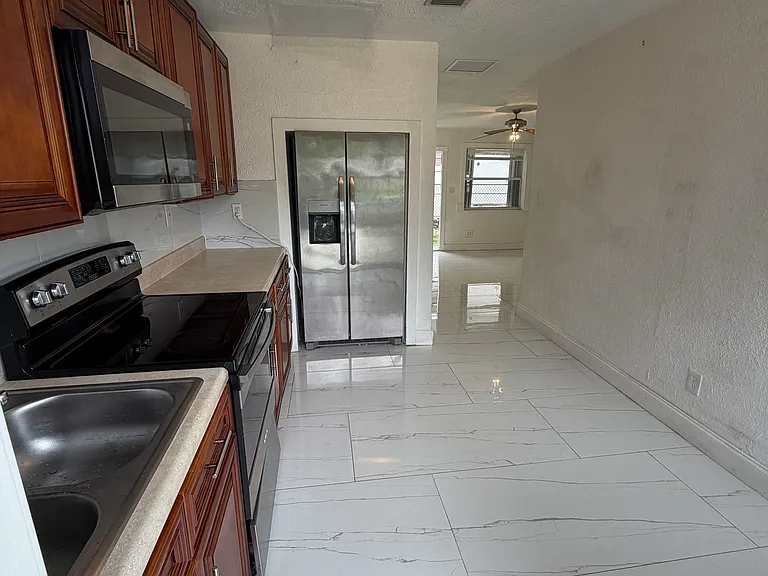 106 NW 12th Ave #2 — Photo 7
