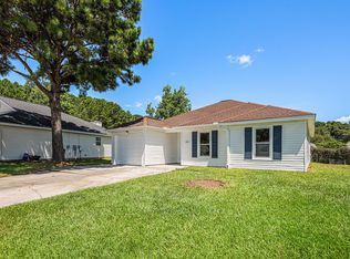 1704 Falcon Cove Ln, Hanahan, SC 29410