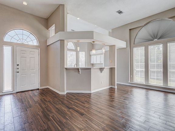 4th image of 8101 Luna Dr