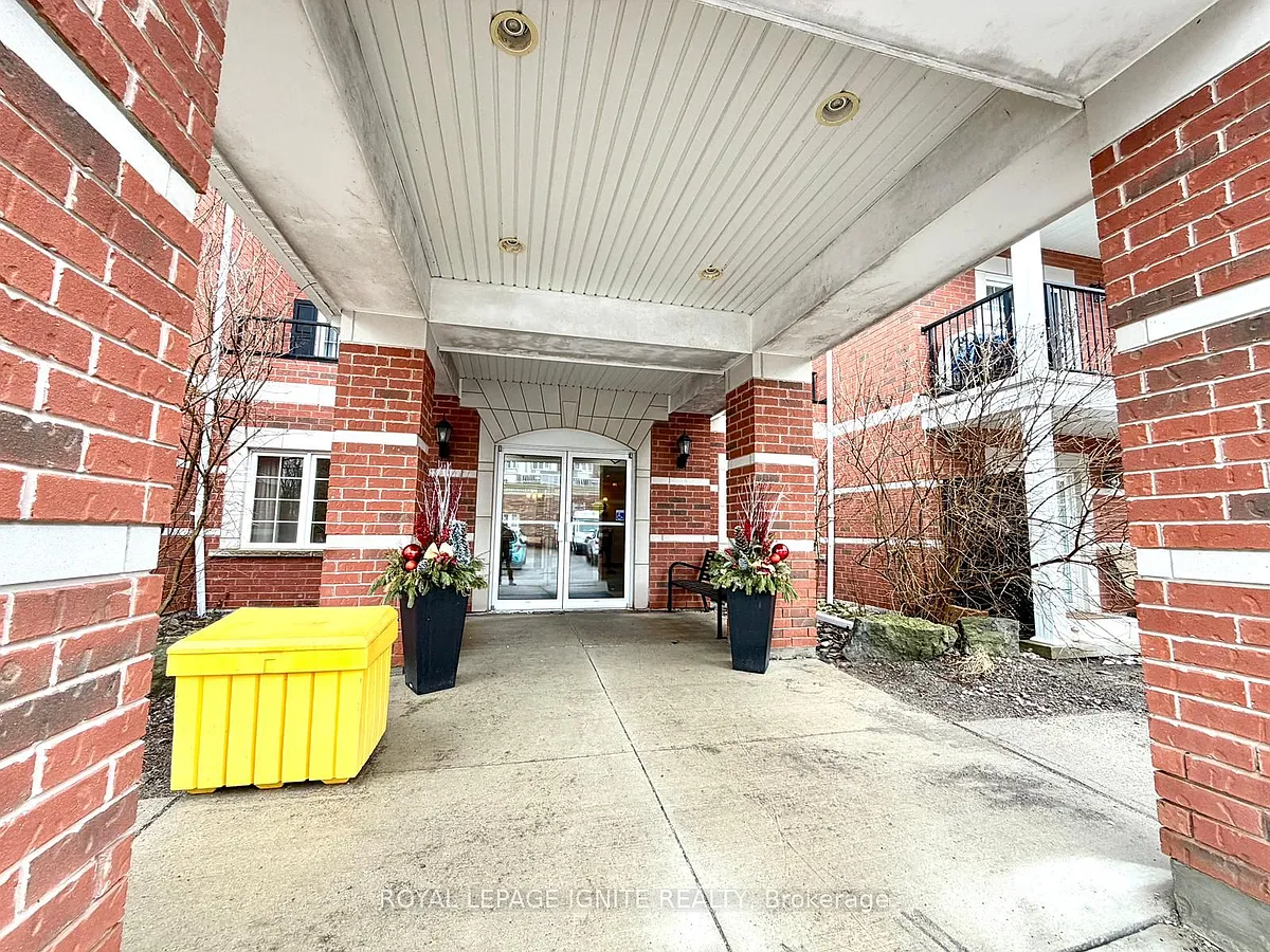 Building Photo - 61 Clarington Blvd #117
