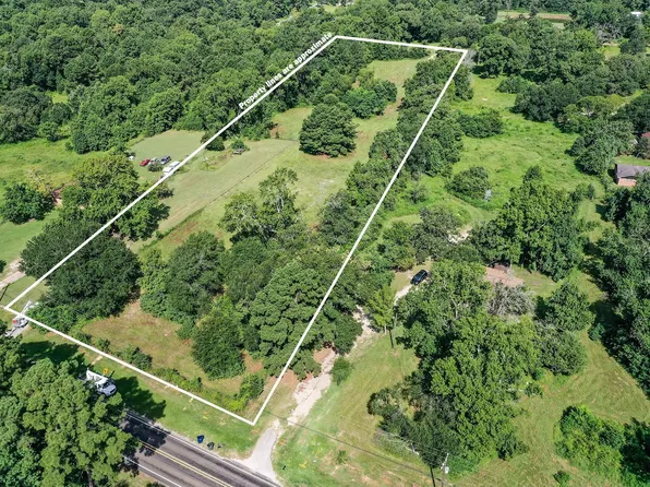 3722 Montgomery Rd, Huntsville, TX 77340