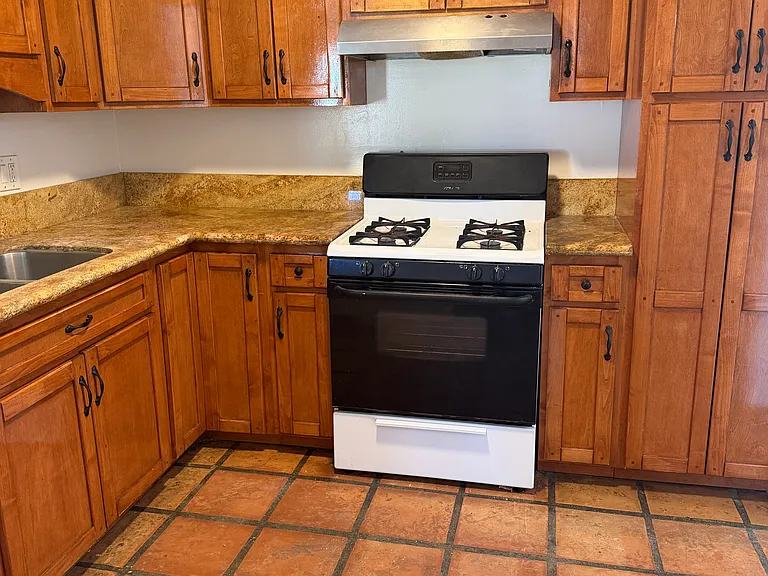 1309 Elmhurst Ave — Photo 8