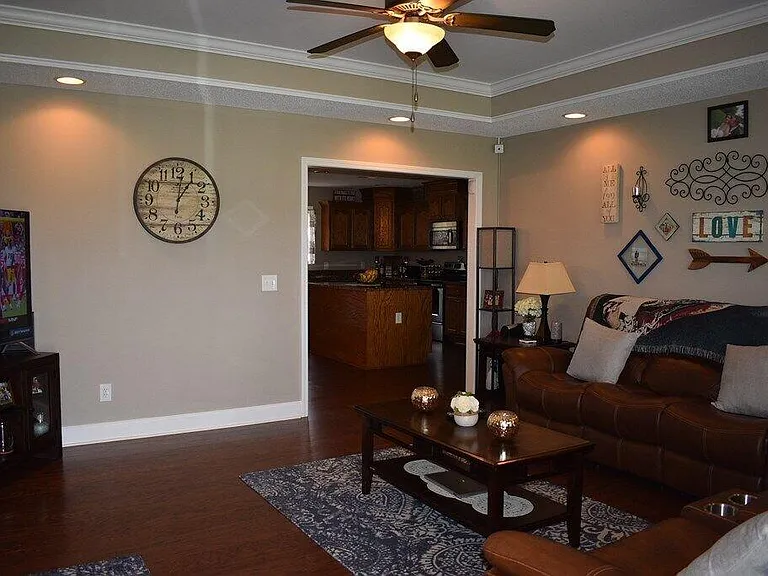 3950 Cantle Dr — Photo 4