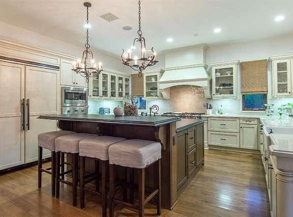 4th image of 124 Hampstead Ct