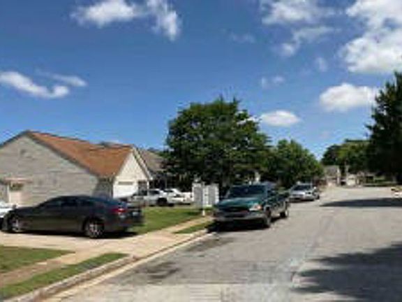 Exterior Neighborhood (street photo)