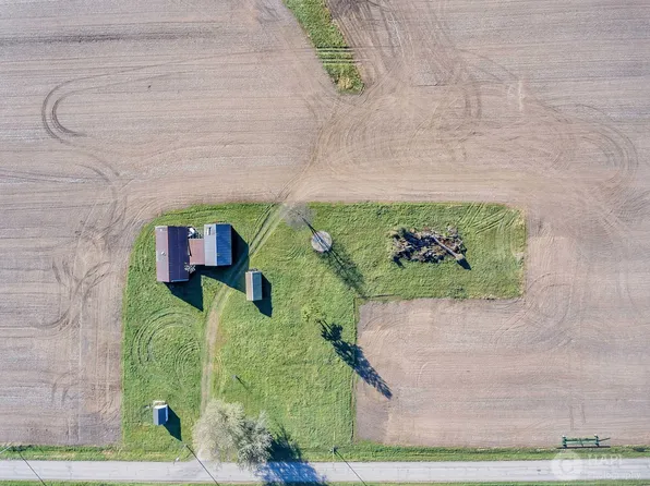 17956 County Line Rd, Harvard, IL 60033