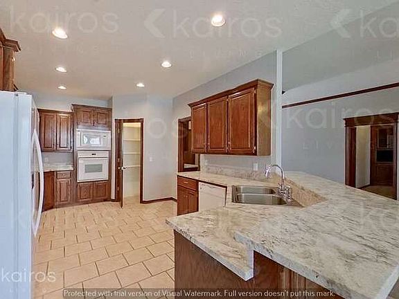 3rd image of 401 N Chisholm Way