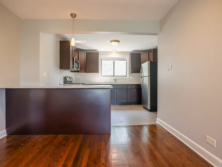 6807 N Ridge Ave #G1 — Photo 3