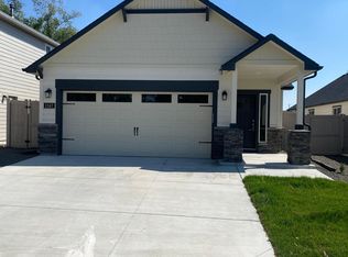 1347 W Woodpine St, Meridian, ID 83646