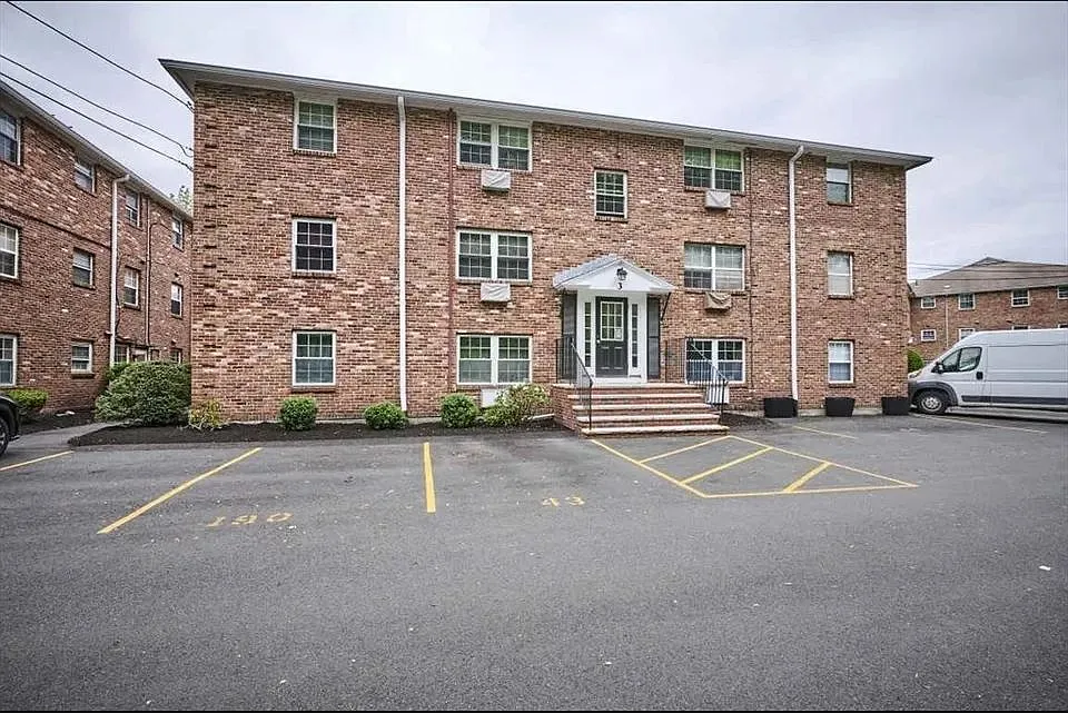 3 Colonial Village Dr #10