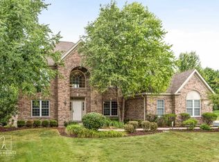 1199 Ridgewood Cir, Lake In The Hills, IL 60156