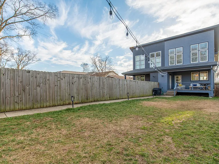 1824 Delta Ave — Photo 22