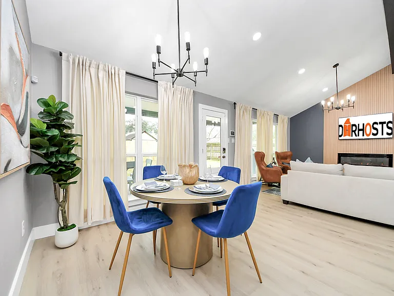 Falcon Meadow Dr — Photo 36