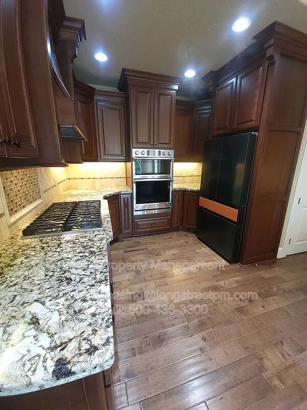 5 bed, 4.0 bath, 4049 sqft, $4,495 — Photo 4