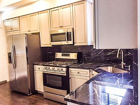 3rd image of 2239 W Fullerton Ave #1