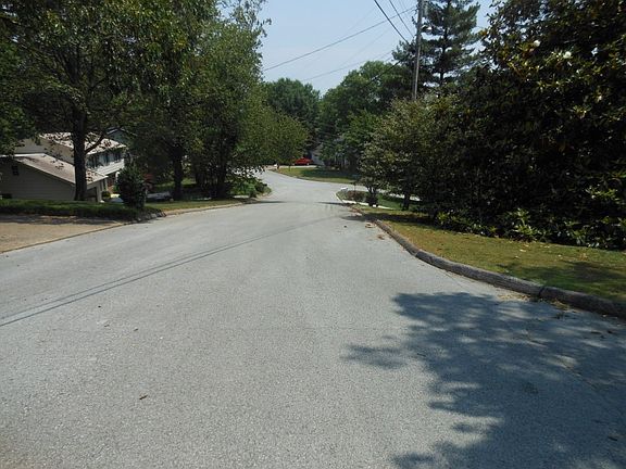 4th image of 489 Glenpoint Ln