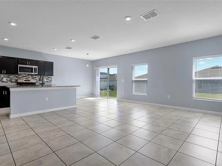 1582 Finnigan Cir — Photo 8