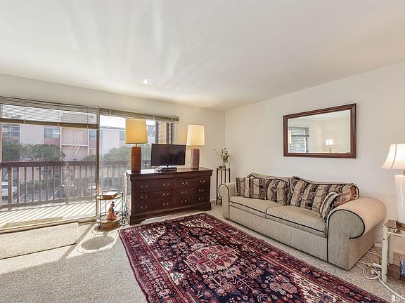 3rd image of 35 Western Shore Ln APT 3