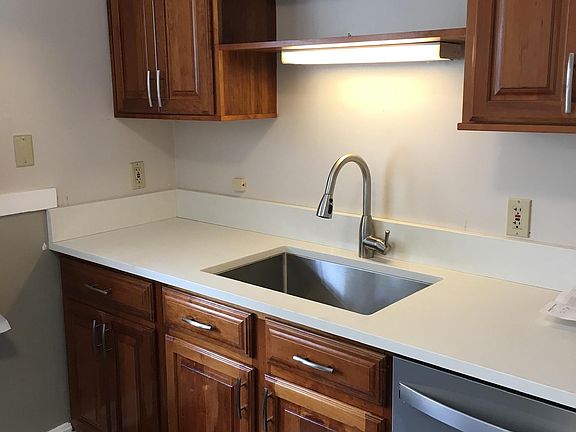 3rd image of 2056 Carabel Ave