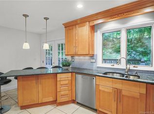 35 Jordan Ln, Stamford, CT 06903