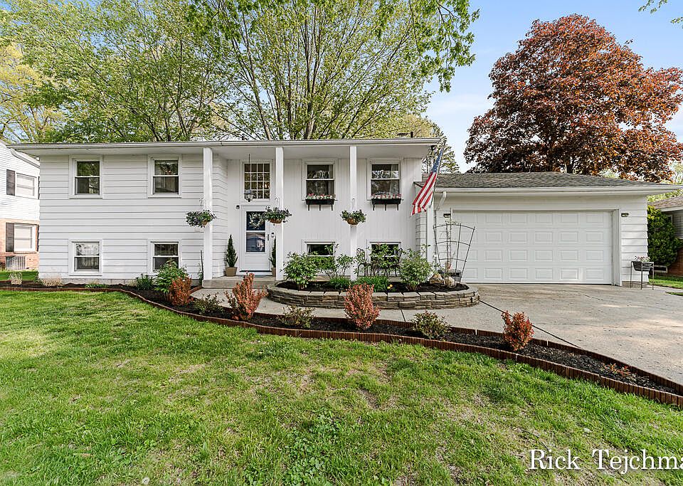2124 Garland Dr, Norton Shores, MI 49441 Zillow