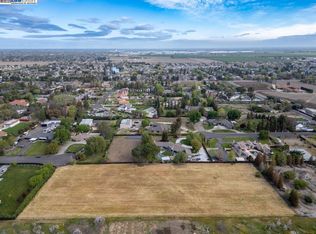 8500 W Etcheverry Dr, Tracy, CA 95304