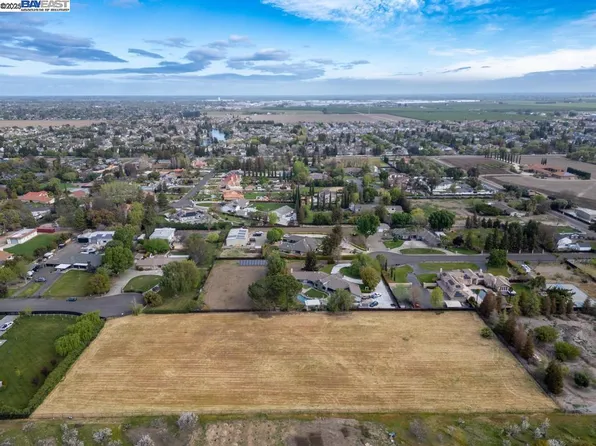 8500 W Etcheverry Dr, Tracy, CA 95304