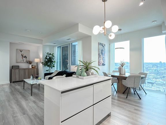 4th image of 238 Simcoe St #3709