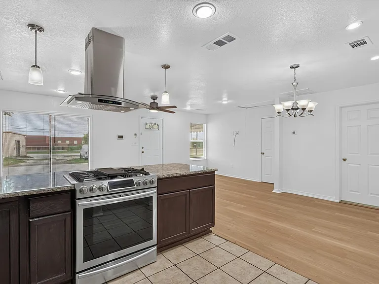 5301 Scoggins St — Photo 16