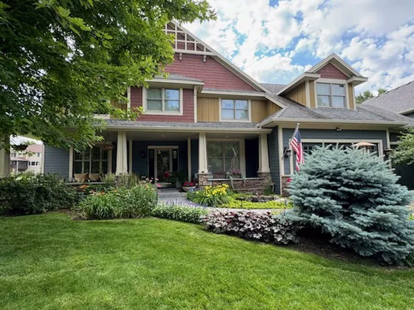 1347 Clearwater Dr, Woodbury, MN 55129