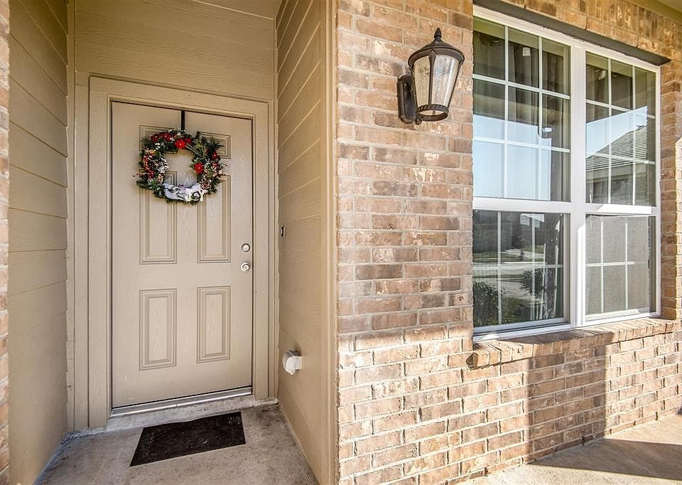 1st image of 2822 Cold River Dr