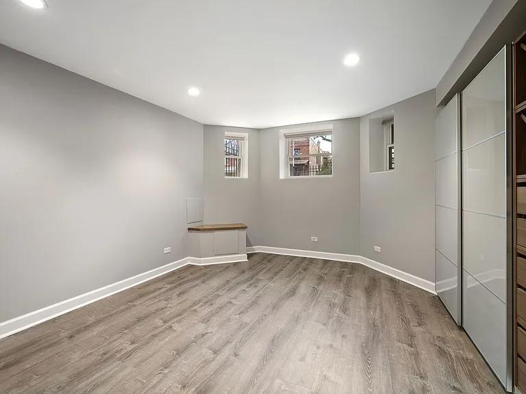 1252 W Carmen Ave #G — Photo 2
