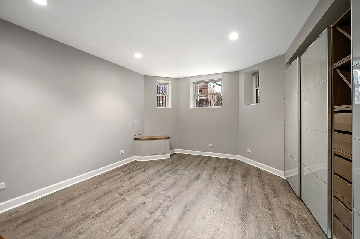 Building Photo - 1252 W Carmen Ave #G