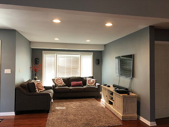 3rd image of 7244 N McVicker Ave