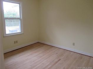 3001 Amity Garden Ct, Charlotte, NC 28205