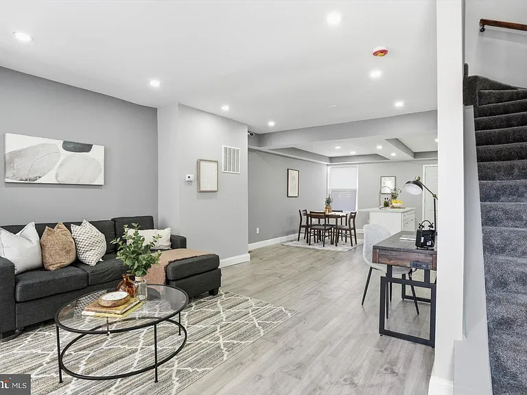 2536 Garrett Ave — Photo 3