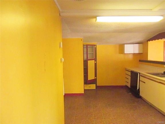 4th image of 920 Pickering St