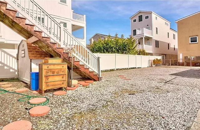 9 N Jefferson Ave #2