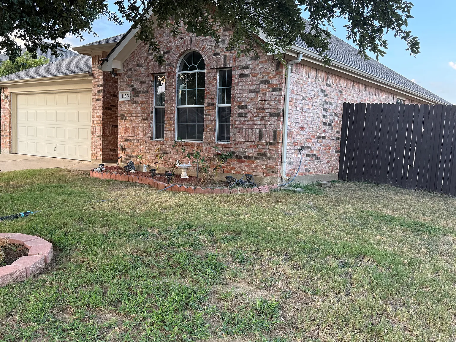 1133 Emerson Dr — Photo 1