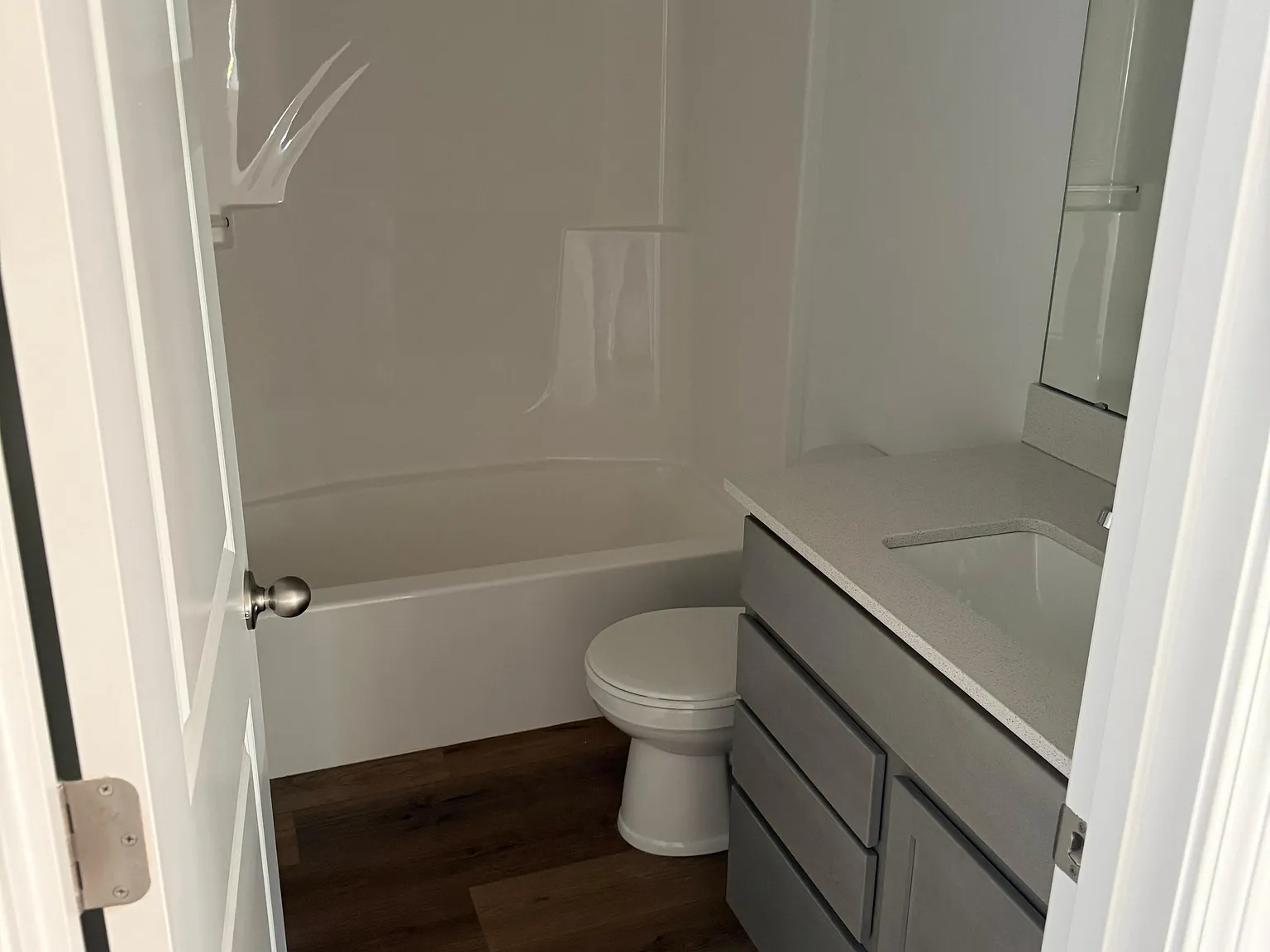 3 bed, 1100 sqft, $1,900 — Photo 2