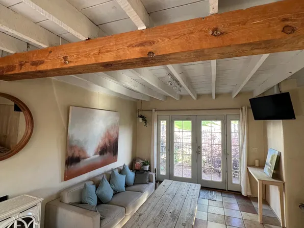 1413 Camino Sierra Vis APT B, Santa Fe, NM 87505
