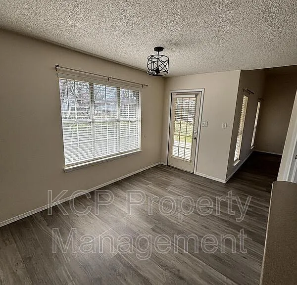 8812 Skypark Dr — Photo 7