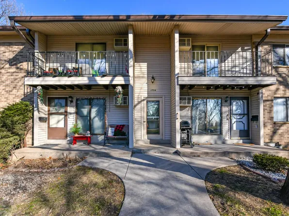 1724 South Carriage LANE #C, New Berlin, WI 53151