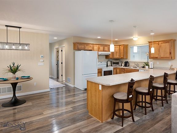 4th image of 700 N River Rock Dr
