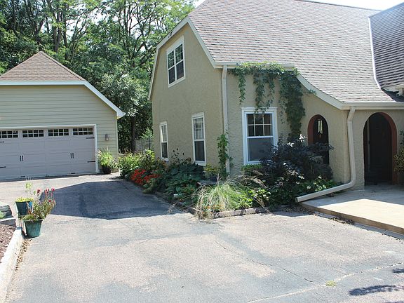 3rd image of 2000 Plum Creek Rd
